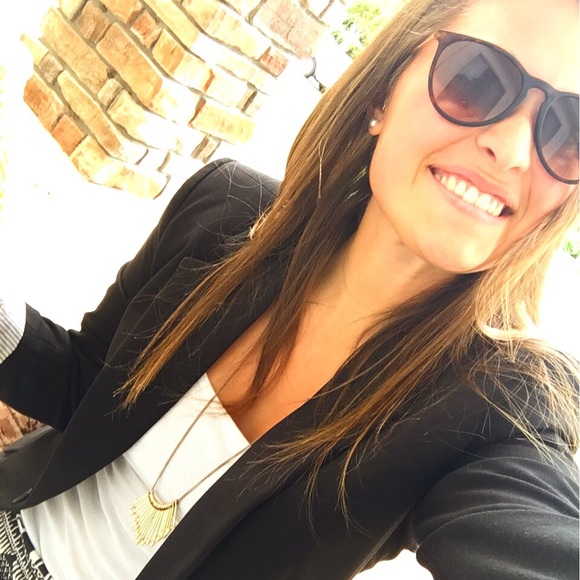 Meet your Posher, Carli - Picture 1 of 1